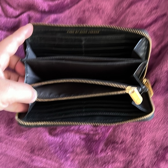 Marc by Marc Jacobs black leather zippered wallet - Picture 4 of 11